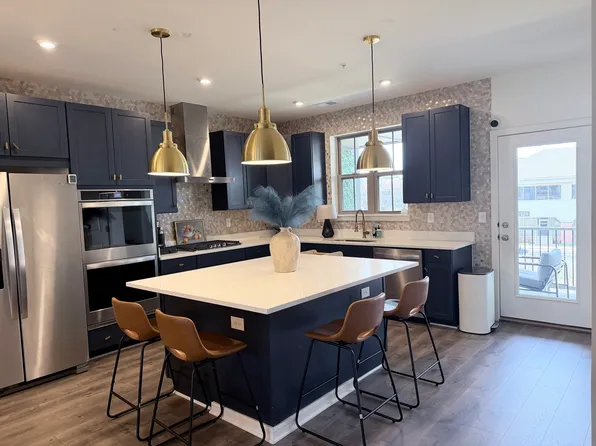 46047 Woodpecker Sq, Sterling, VA 20165