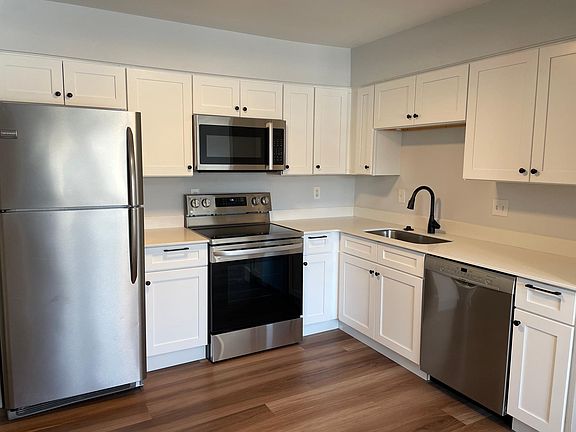 3rd image of 9723 Bunker Hill Ln