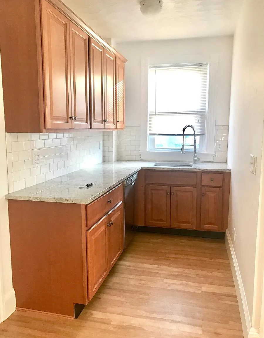 83 Brook Street — Photo 2