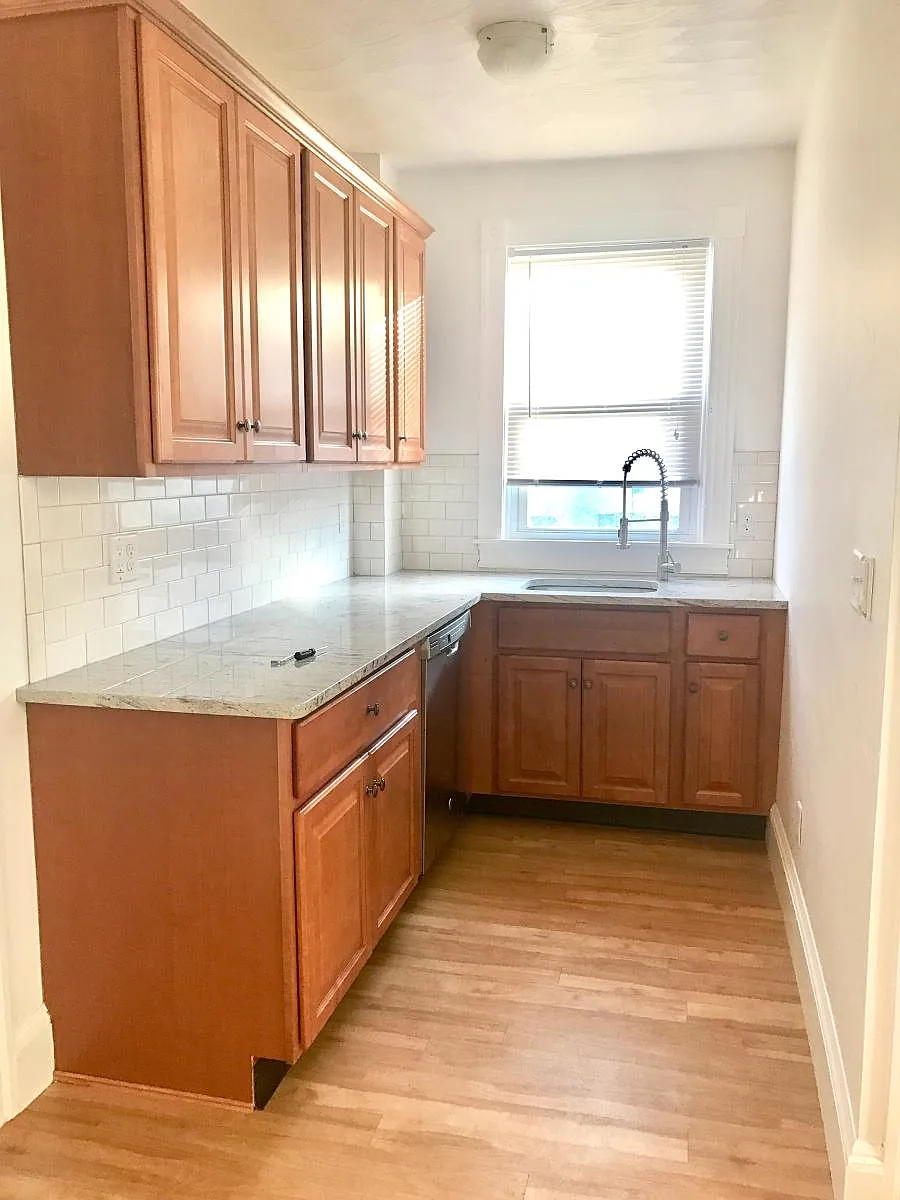 Building Photo - 83 Brook St #2