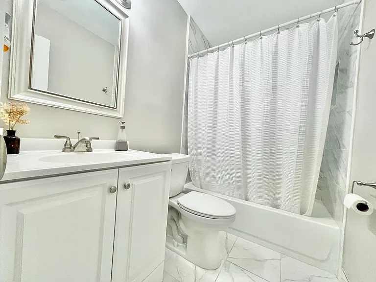 5630 Hollywood Blvd — Photo 11