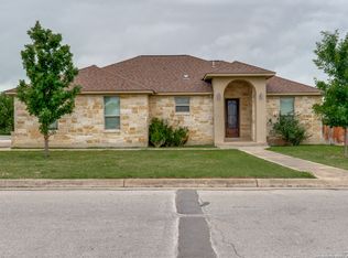 712 Crestview, Floresville, TX 78114