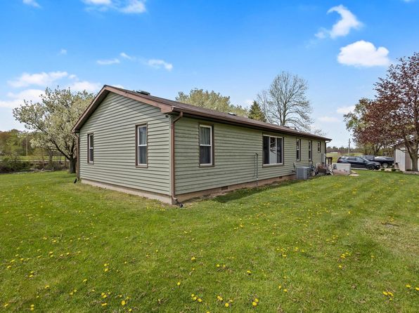 7879 N Emery Rd, New Carlisle, IN 46552