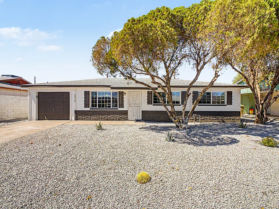 2526 W Orchid Ln