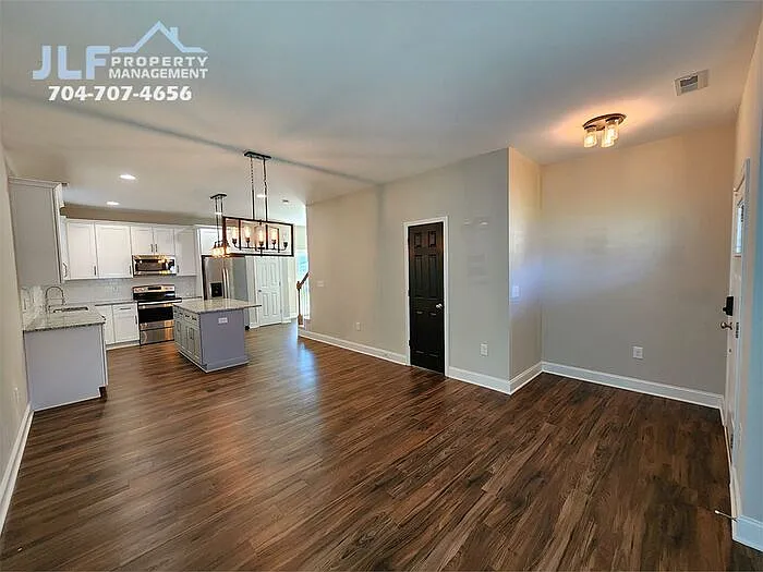 4 bed, 3.5 bath, 1993 sqft, $2,245 — Photo 3