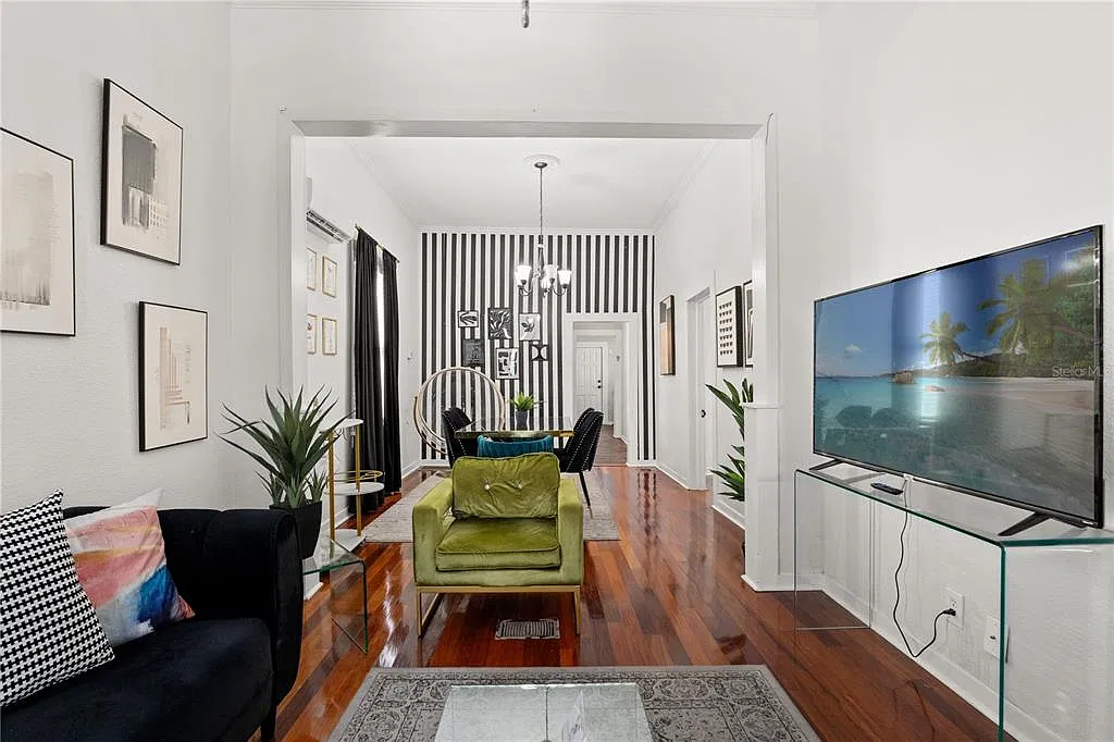3 bed, 1.0 bath, 1086 sqft, $2,000 — Photo 3