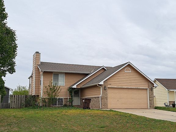 3rd image of 4828 S Custer Cir
