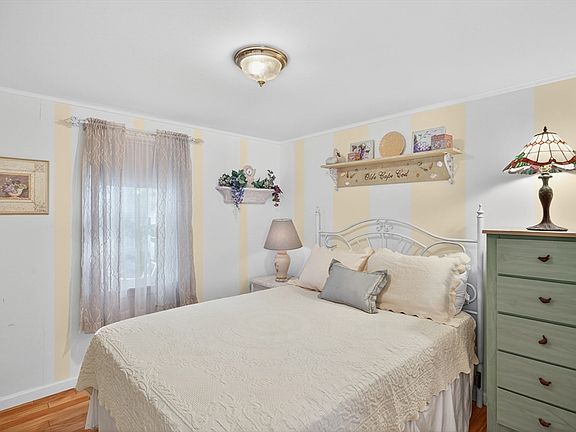2nd image of 5 Coach House Ln