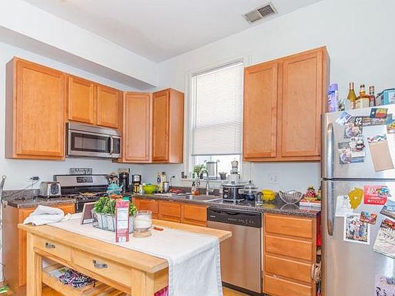 2nd image of 1108 W Newport Ave