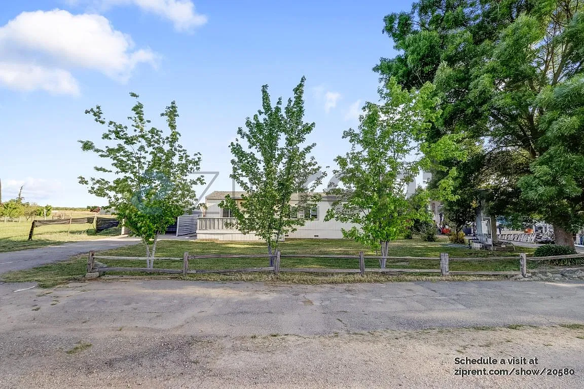 3 bed, 1104 sqft, $2,500 — Photo 2
