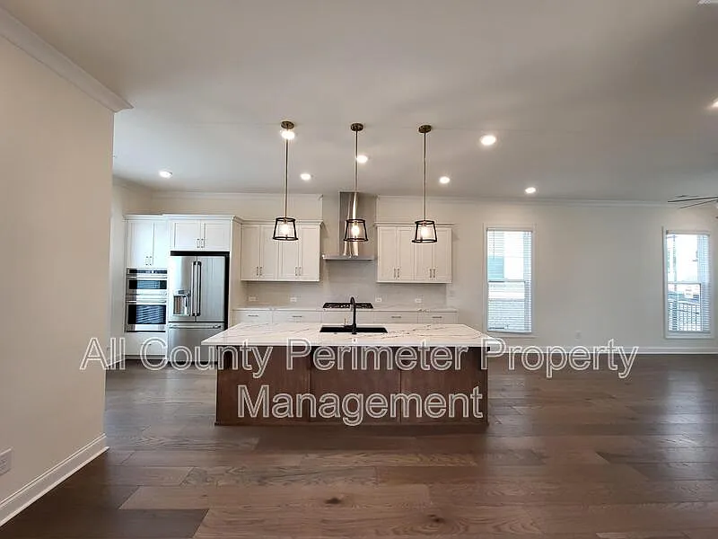 4 bed, 3.5 bath, 2228 sqft, $3,195 — Photo 2