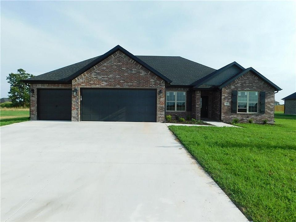 1st image of 18351 Phelps Cir