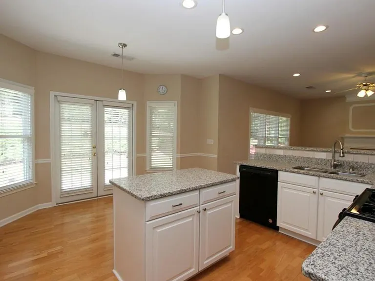 4310 Canterbury Walk Dr — Photo 6