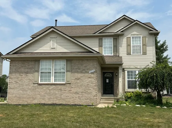 27570 Cardinal Ct, Flat Rock, MI 48134
