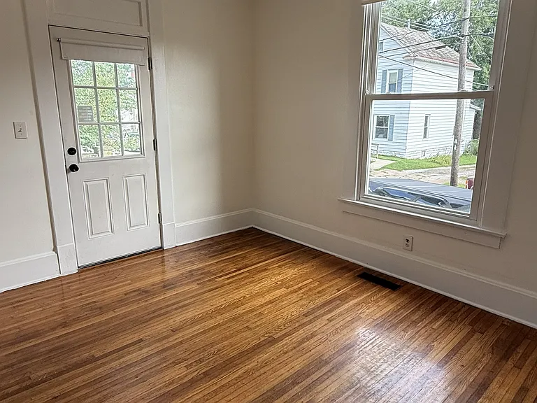 242 Hoover St — Photo 35