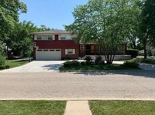 4155 Suffield Ct, Skokie, IL 60076