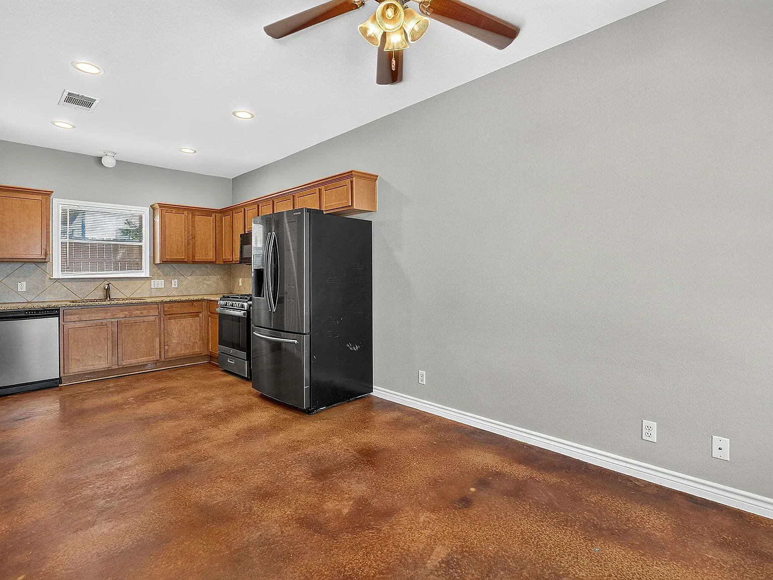 3 bed, 1.5 bath, 925 sqft, $1,750 — Photo 2