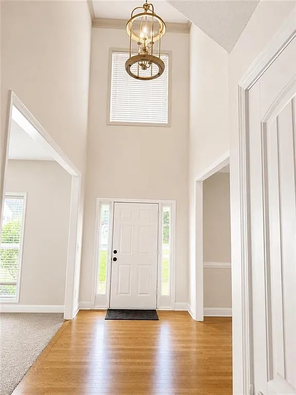 5 bed, 2598 sqft, $2,600 — Photo 2