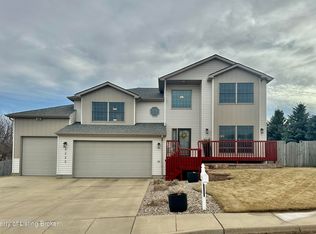 2223 6th St W, Dickinson, ND 58601