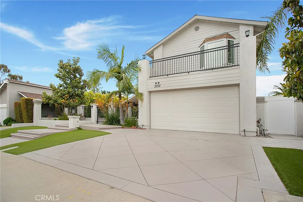4 bed, 1977 sqft, $5,500 — Photo 1