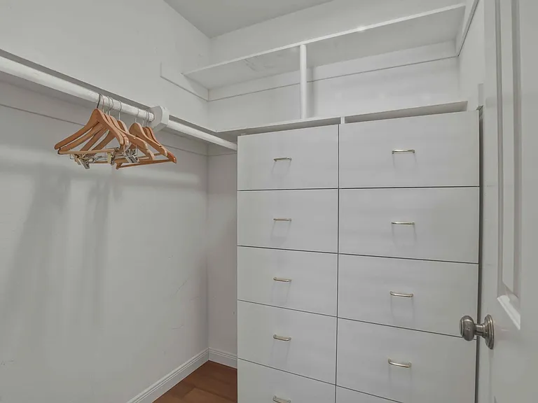 21620 Burbank Blvd #15 — Photo 23