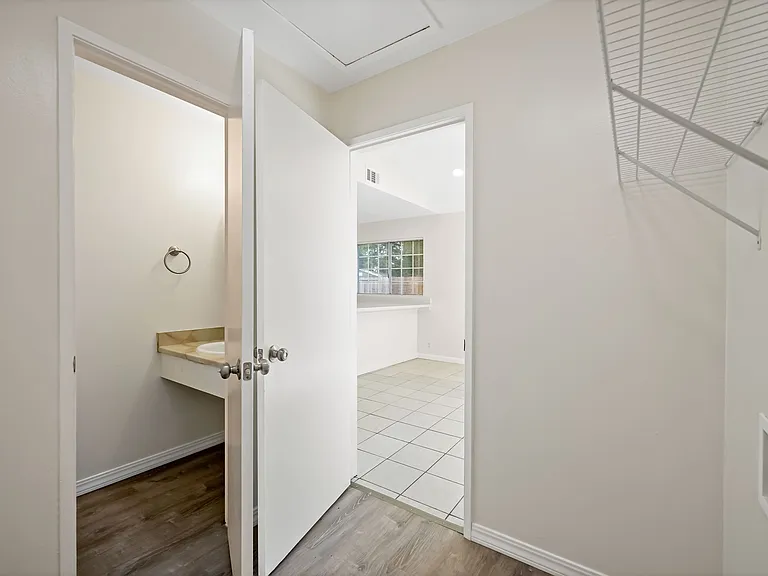 490 N 5th St — Photo 50