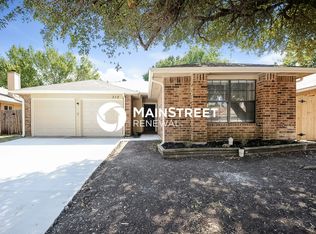 312 Valley Spring Dr, Arlington, TX 76018