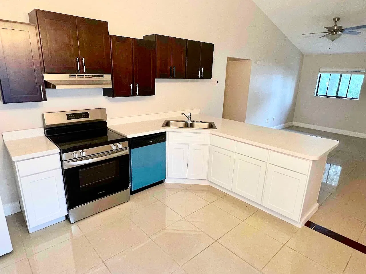2 bed, 1000 sqft, $1,450 — Photo 1