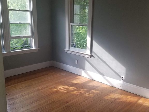 4th image of 822 Park St