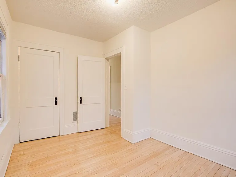 921 21st Ave SE — Photo 3