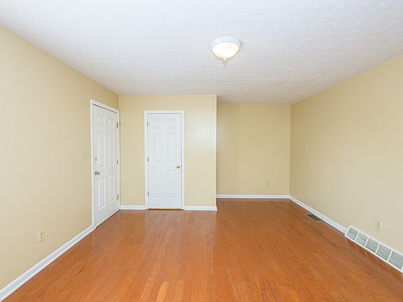 4th image of 803 Candice Ave #D