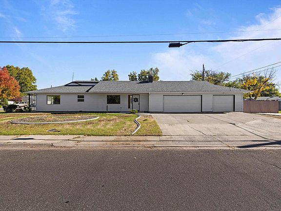 3rd image of 1031 Cedar Ave