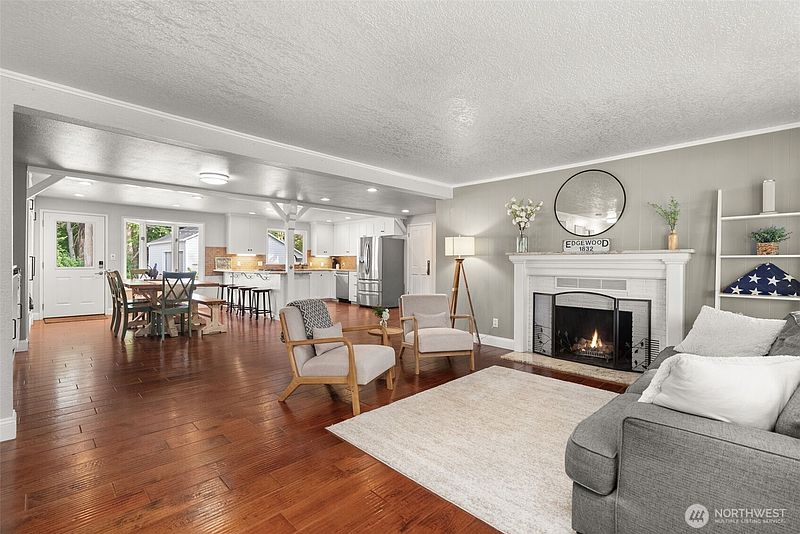 3rd image of 2525 112th Avenue E