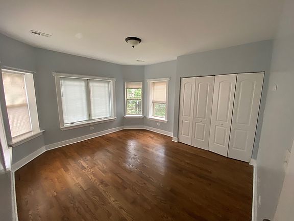 2nd image of 5811 W Melrose St #2