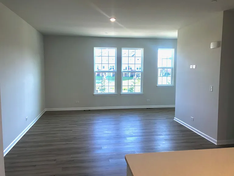 786 Weller Dr — Photo 16