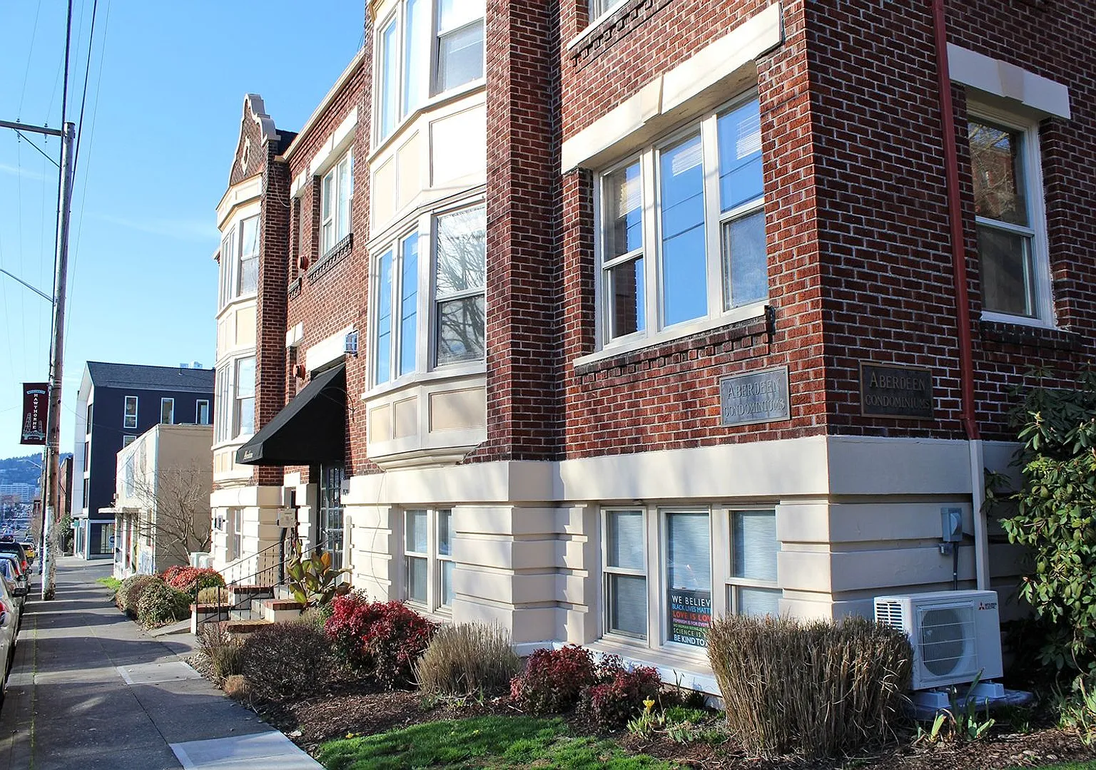 Beautifully Restored 2 Bedroom Vintage Condo on Close-In SE Hawthorne — Photo 3