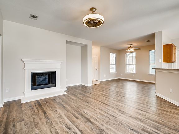 5th image of 10045 Pinecrest Dr