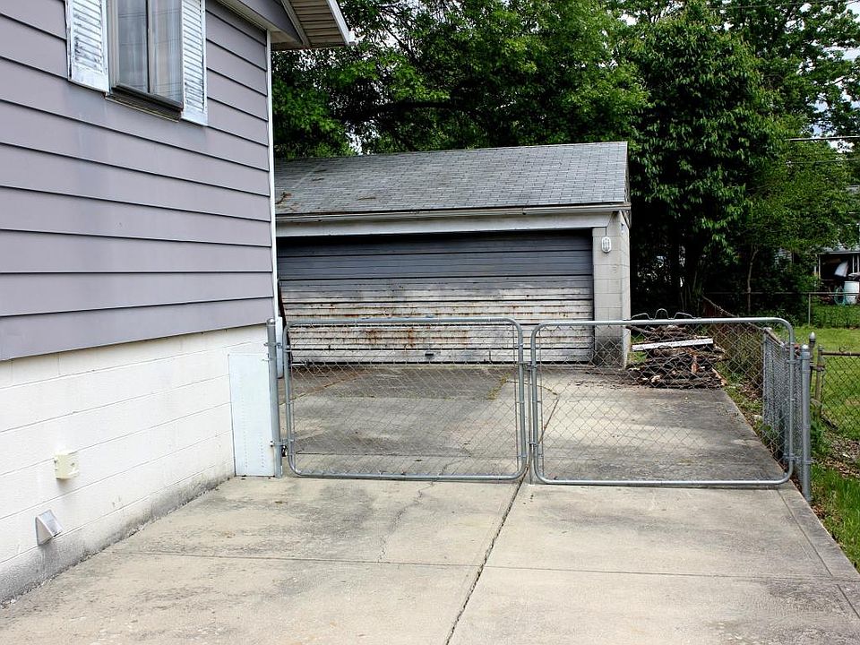 2nd image of 338 Baroness Way