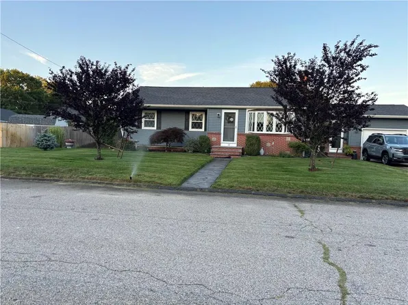 18 Mellon Rd, Warwick, RI 02889