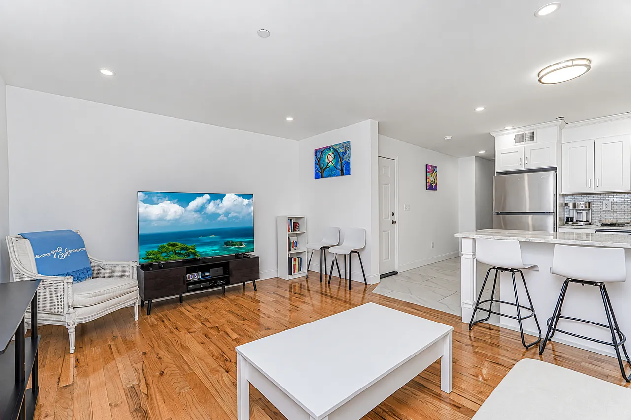 2 bed, $2,600 — Photo 1