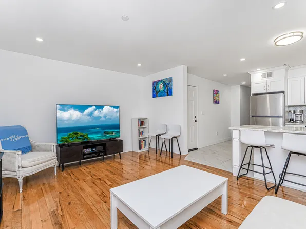 4128 Victory Blvd #2, Staten Island, NY 10314