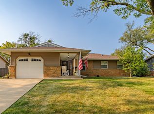 565 Corrinthia Dr, Elk Grove Village, IL 60007