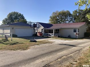 319 N Cooper St, Stronghurst, IL 61480