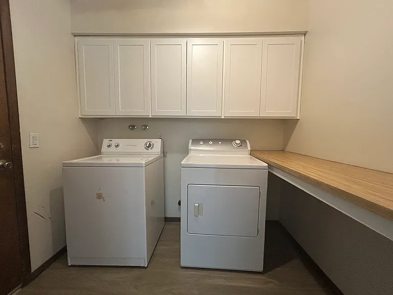 2141 E Manhatton Dr — Photo 2