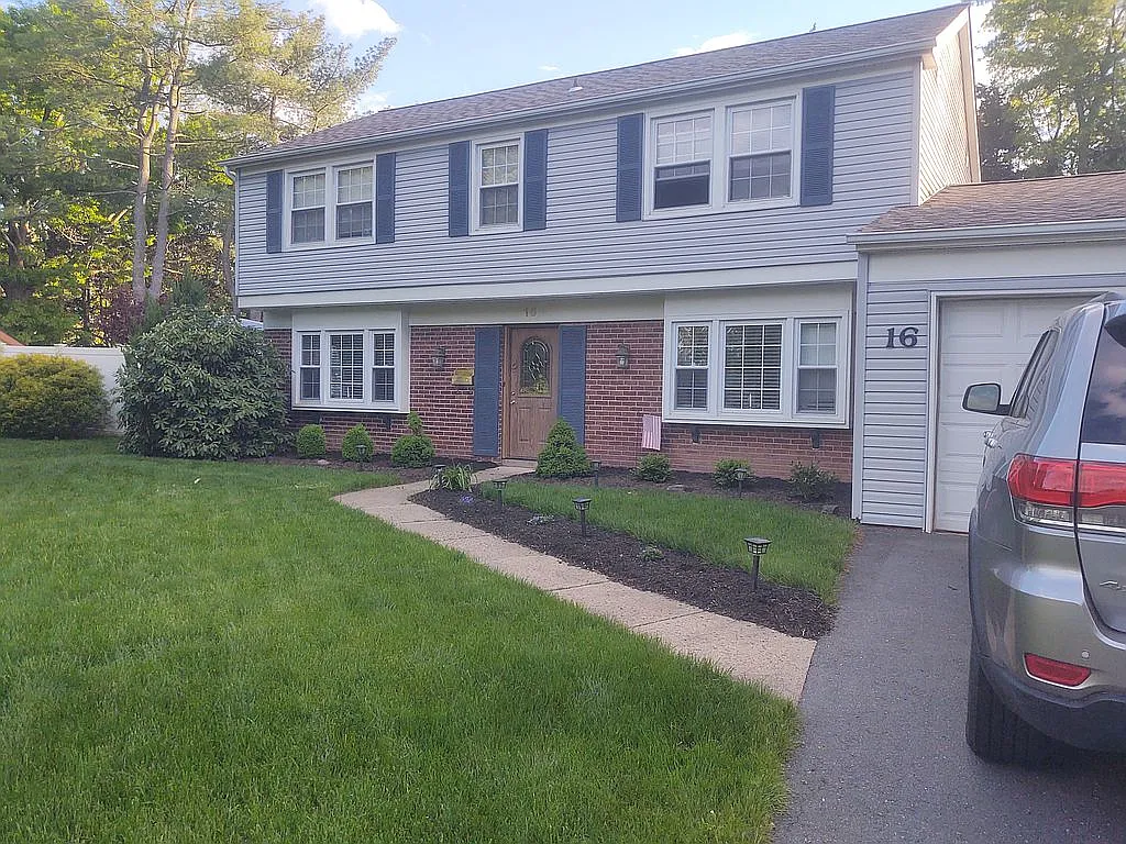 16 Sherman Cir photo 1