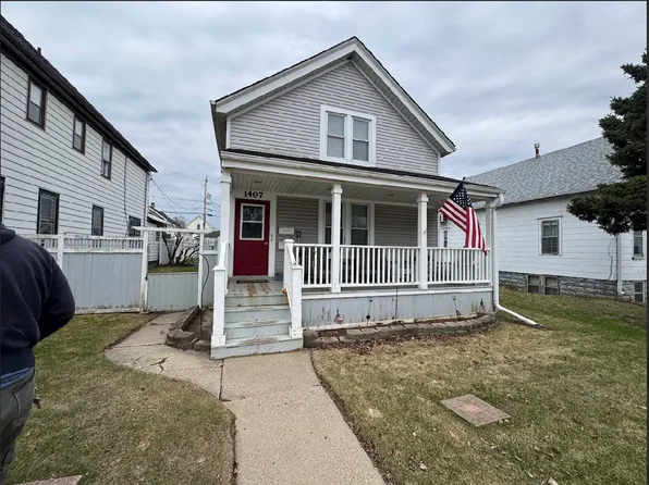 1407 Rawson Ave, South Milwaukee, WI 53172