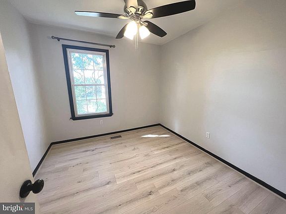 5th image of 212 Sweet Pine Dr