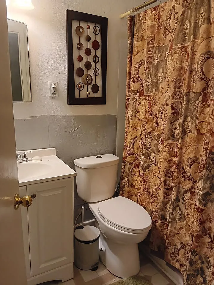 1 bed, 1800 sqft, $550 — Photo 3