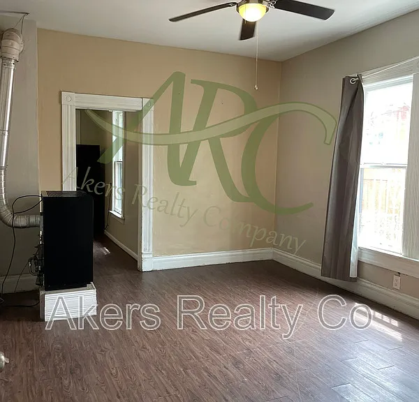 1216 Cedar St — Photo 4
