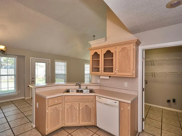 4001 Falliston Dr — Photo 18